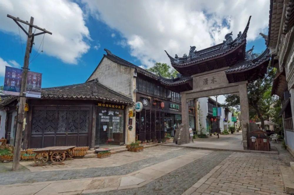 云南镇雄山体滑坡:全力搜救失联人员